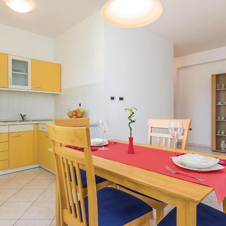 Cozy Apartment In Porec With Wifi Luaran gambar