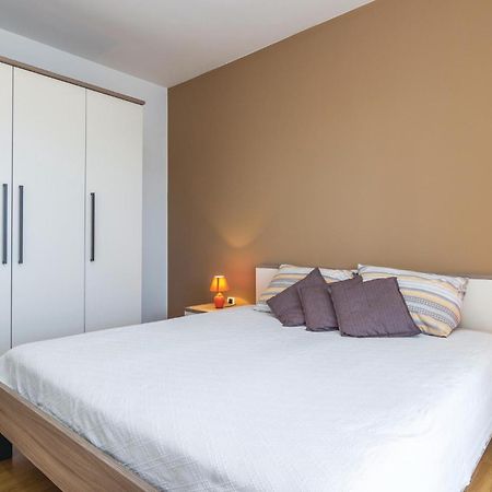 Cozy Apartment In Porec With Wifi Luaran gambar