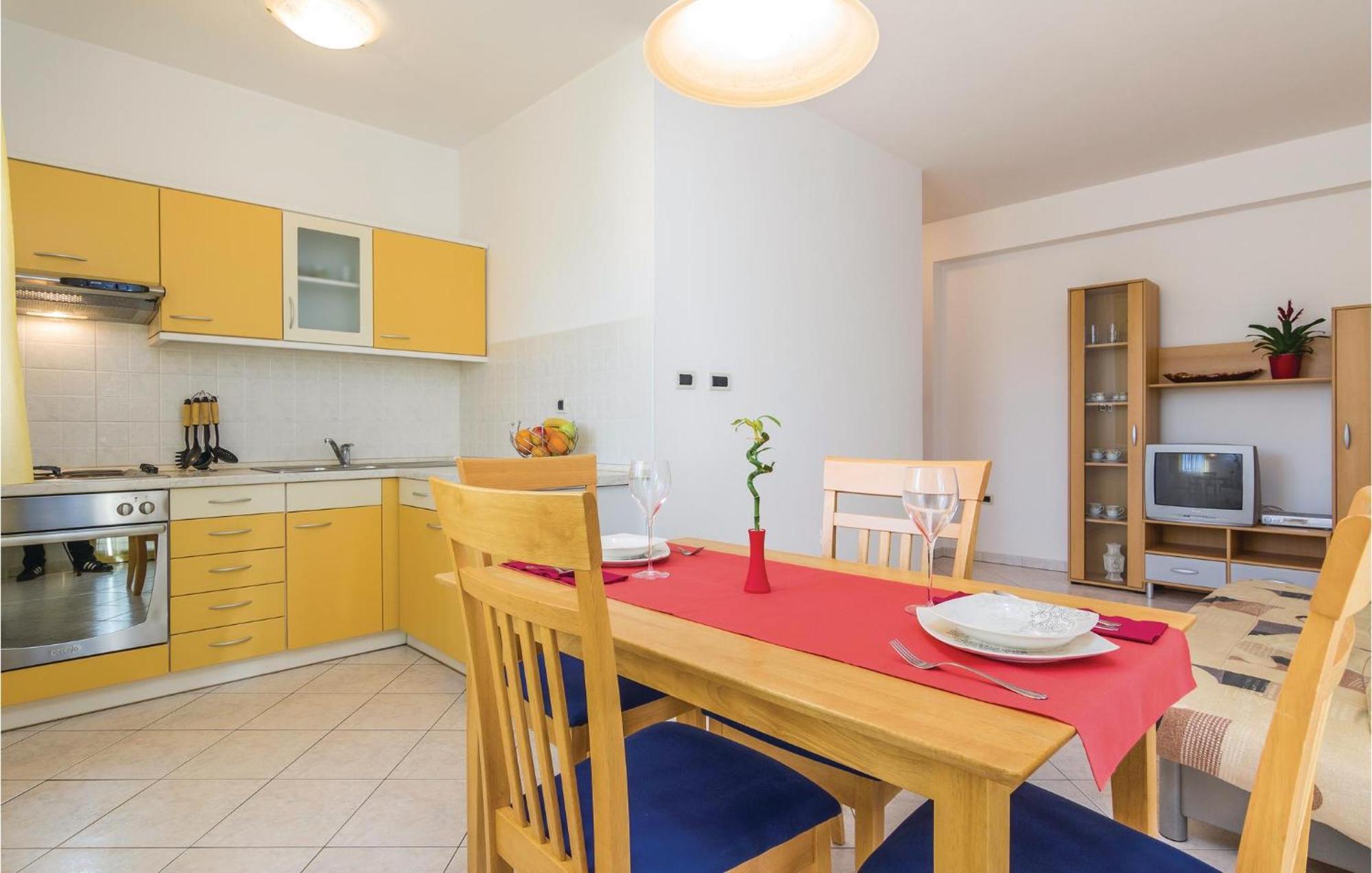 Cozy Apartment In Porec With Wifi Luaran gambar