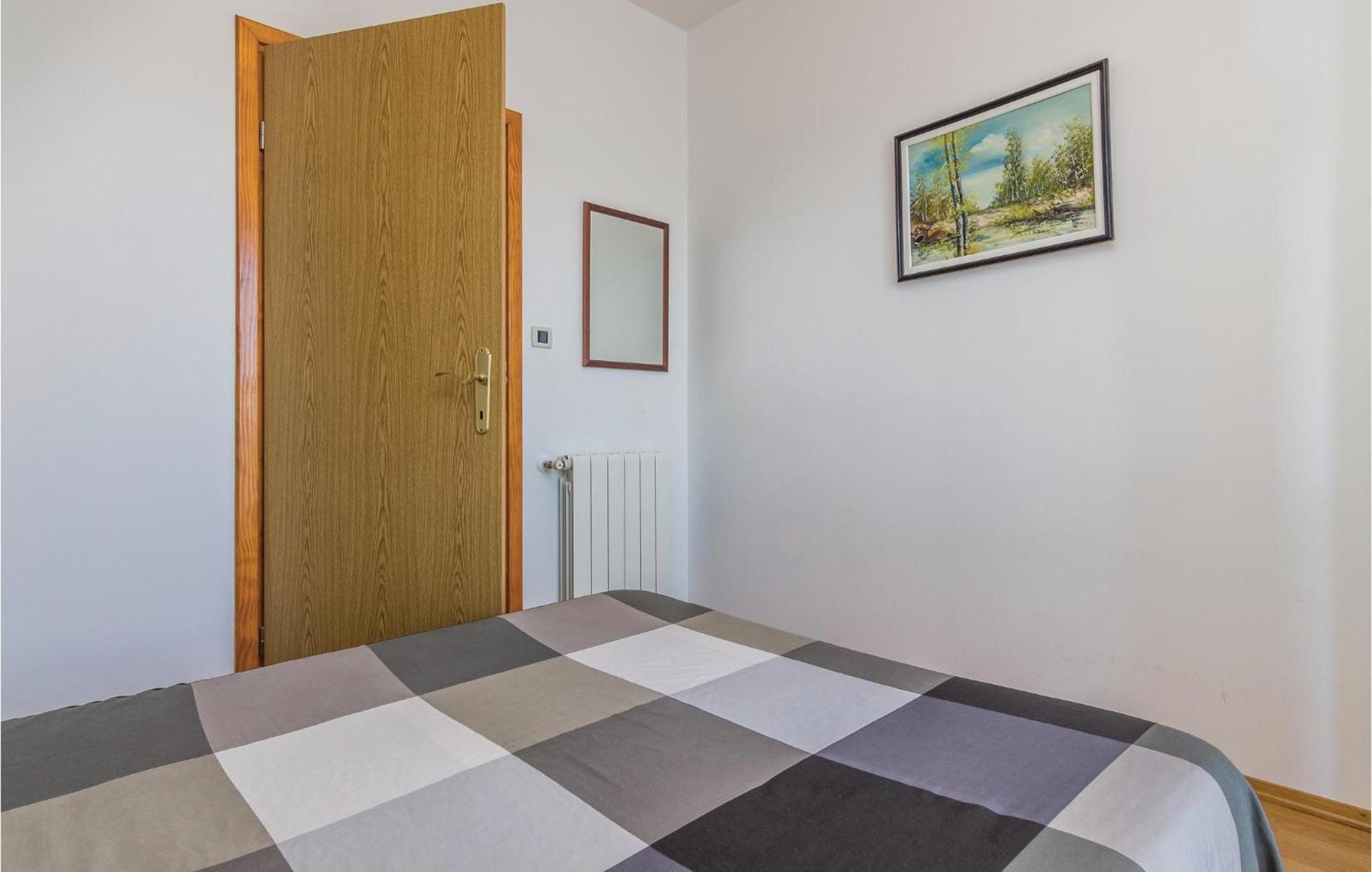 Cozy Apartment In Porec With Wifi Luaran gambar