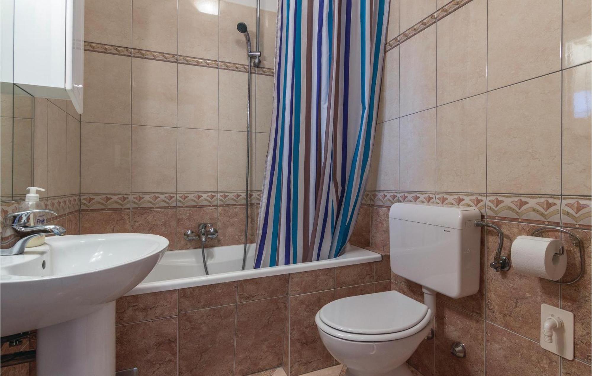 Cozy Apartment In Porec With Wifi Luaran gambar