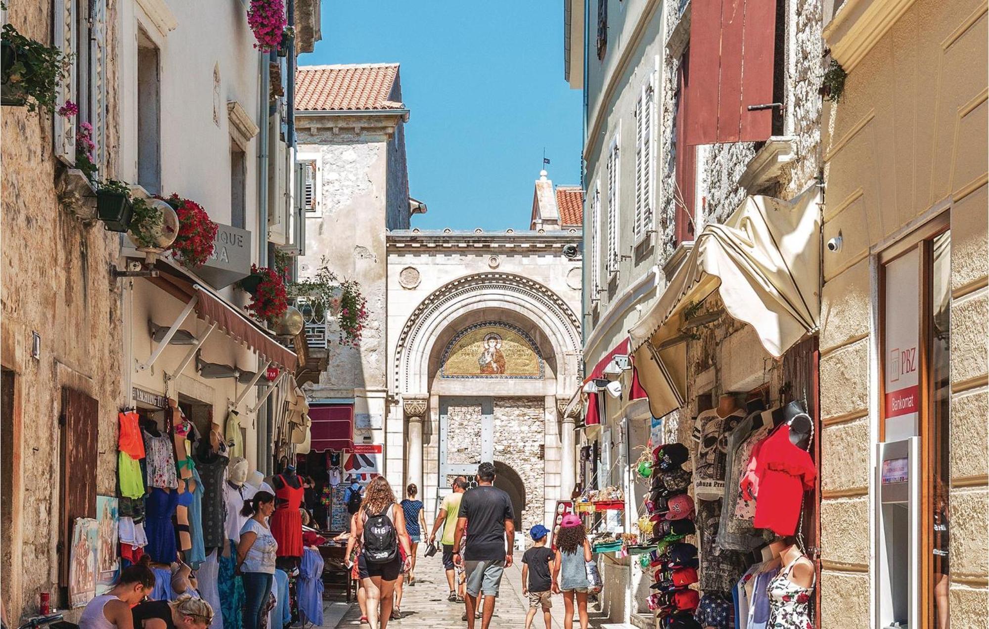 Cozy Apartment In Porec With Wifi Luaran gambar